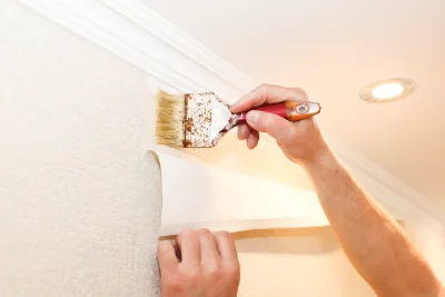 Pose de papier peint à Cagnano — revêtements muraux et toiles de verre